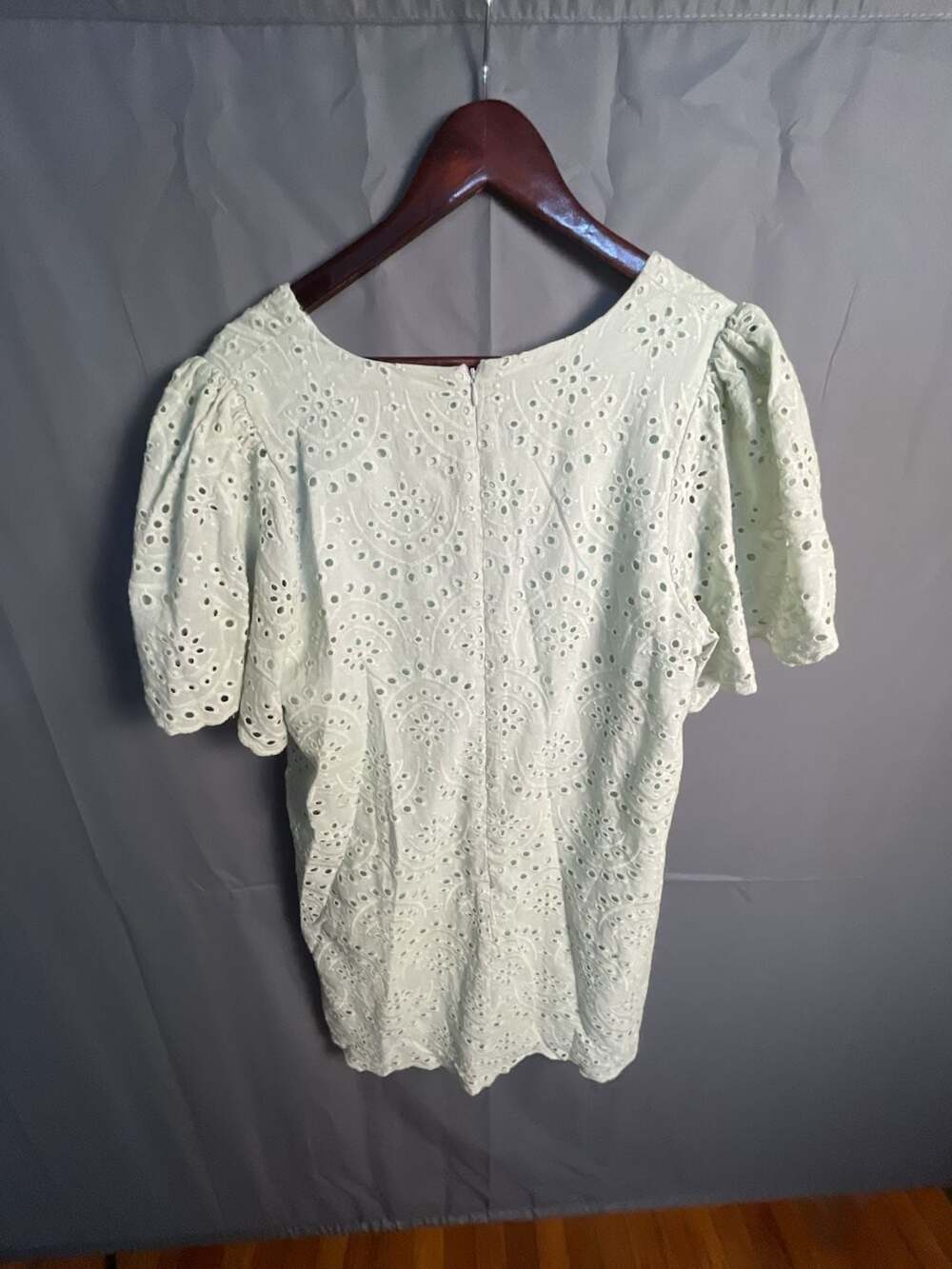 NEW Loveriche eyelet embroidered top Large - Picture 7 of 7